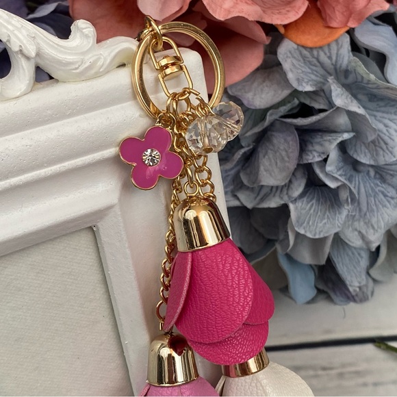 Multicolor Triple Rose Charm with Beads Keychain - Picture 4 of 12